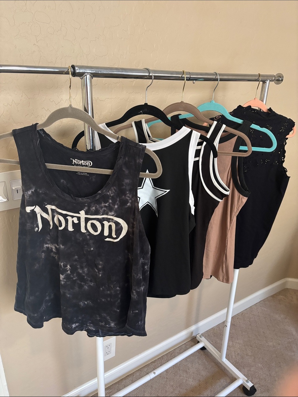 5 tank tops large new/gently used